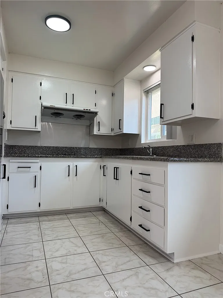 2 bed, 750 sqft, $2,800 — Photo 3