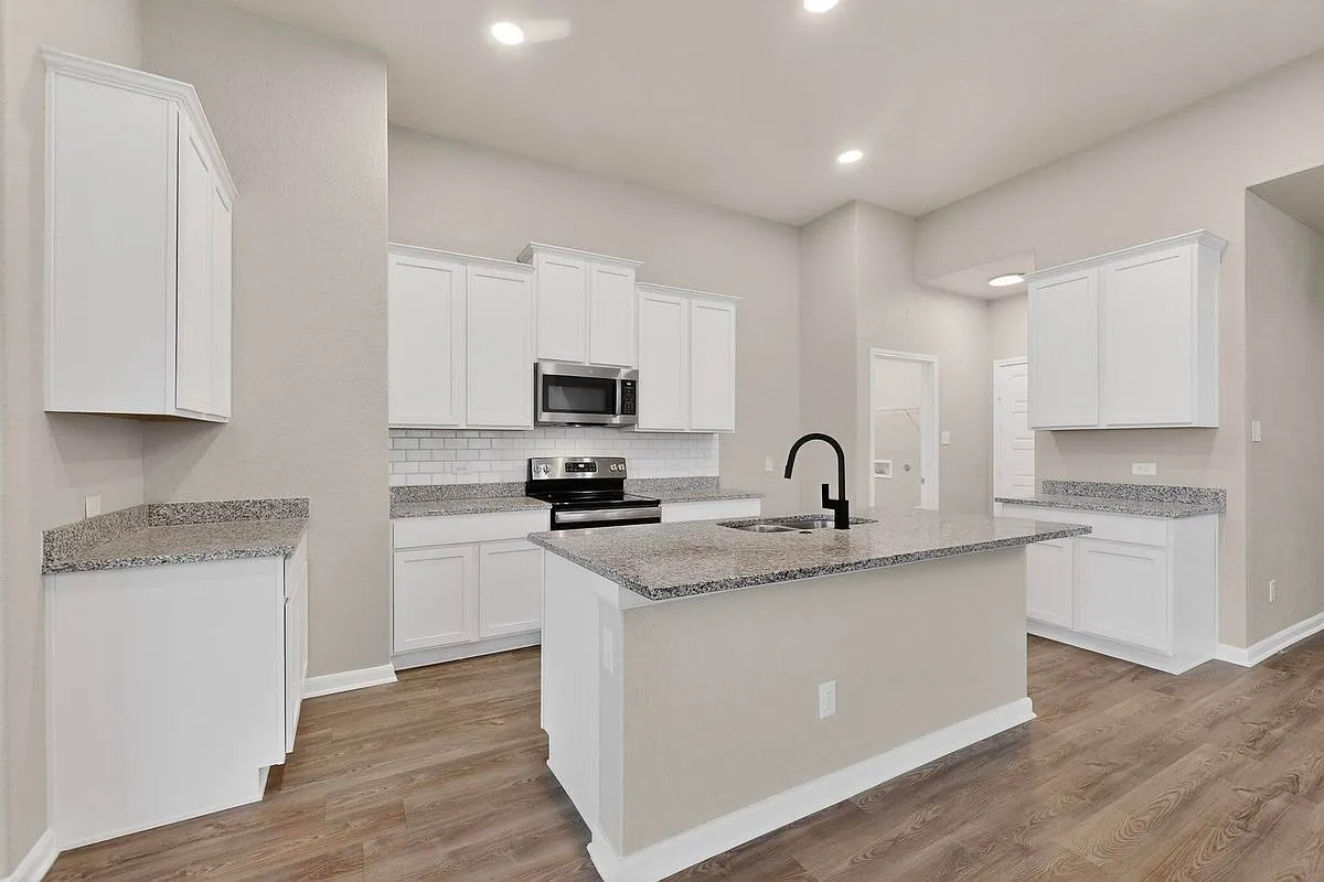 4 bed, 4.0 bath, 2628 sqft, $2,195 — Photo 4