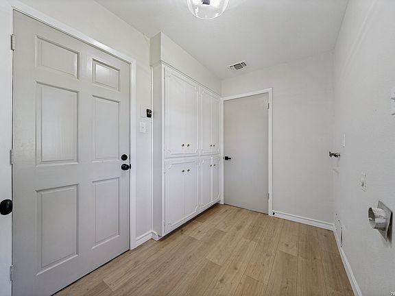 5th image of 654 Richfield