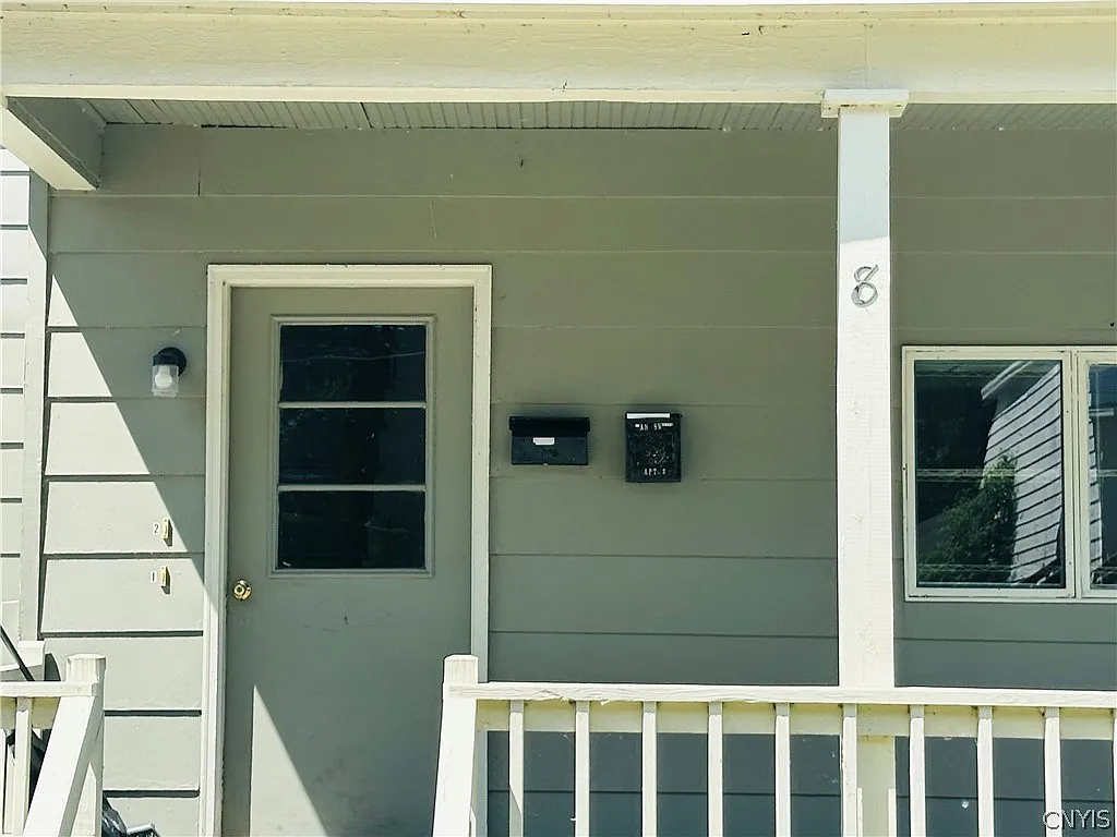 2 bed, 1.0 bath, 1509 sqft, $1,200 — Photo 2