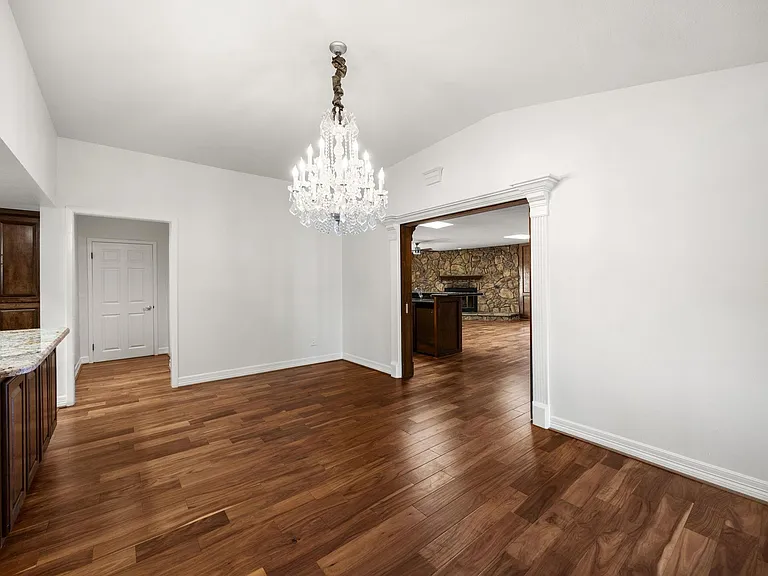 10310 Mayfield Rd — Photo 14