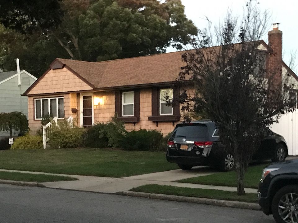 1st image of 5 Paula Dr