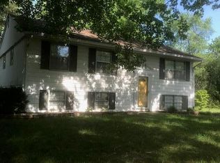 1020 W Willow St, Carbondale, IL 62901