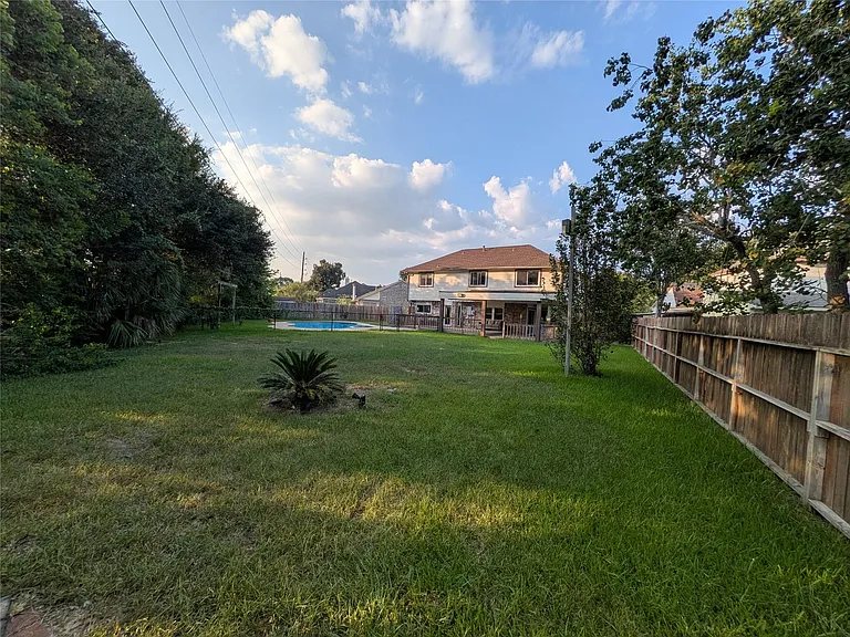 17054 Cairnlassie St — Photo 21