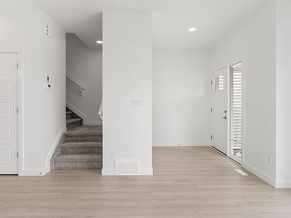 3rd image of 1003 Aster Blvd NW