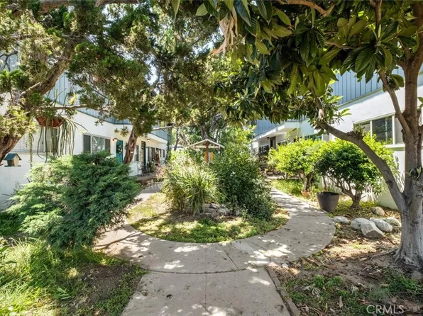 5851 Woodman Ave, Van Nuys, CA 91401