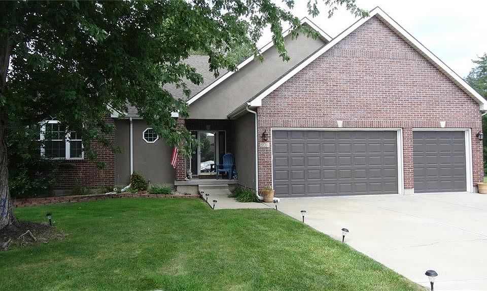 1st image of 804 NW Poplar Ct