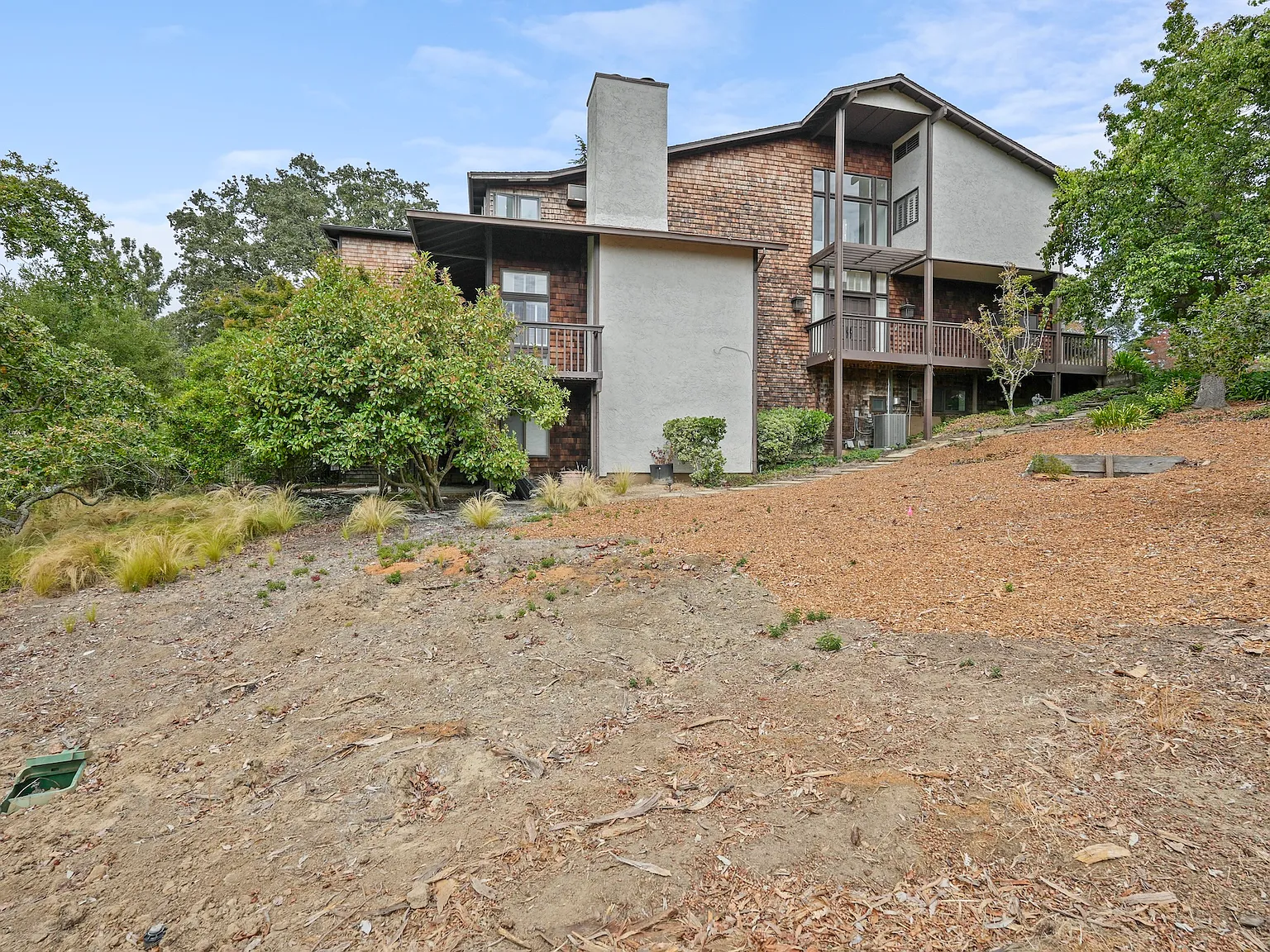 4 bed, 4.5 bath, 4000 sqft, $12,500 — Photo 2