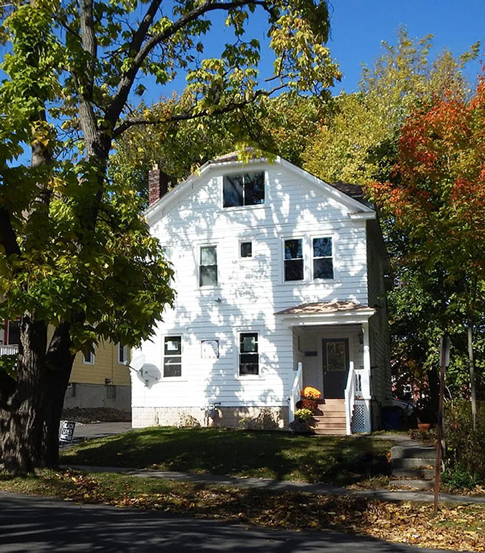 225 Lennox Pl - Available 8/1/27 - Spacious Three Floor Single Family Home — Photo 2