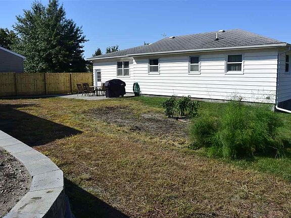 5th image of 704 4th St