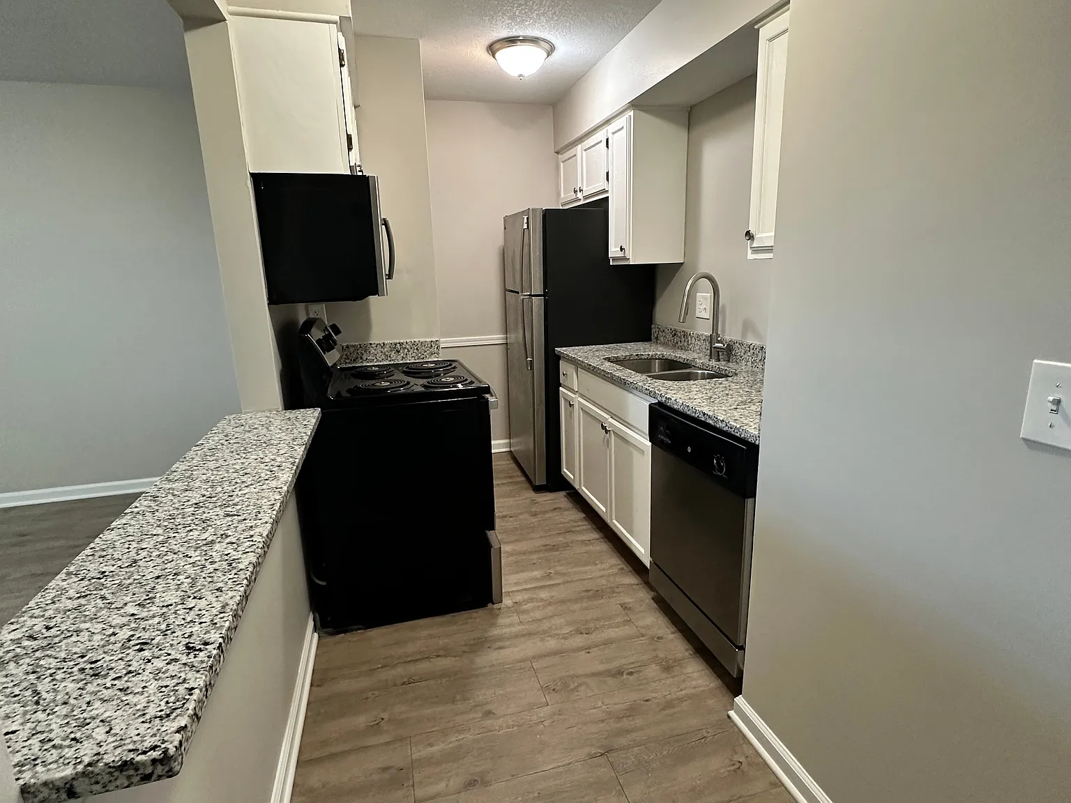Midland Court Apartments — Photo 2