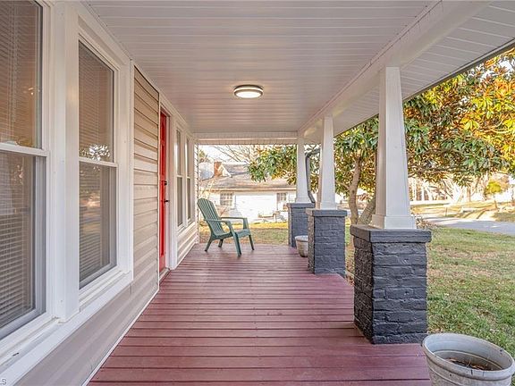 5th image of 108 Wintergreen Rd