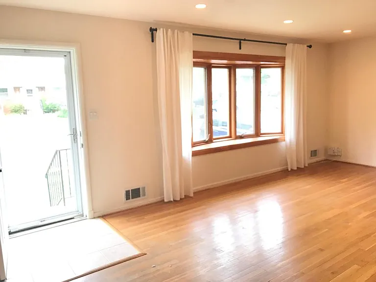 604 Yeonas Dr SW — Photo 8