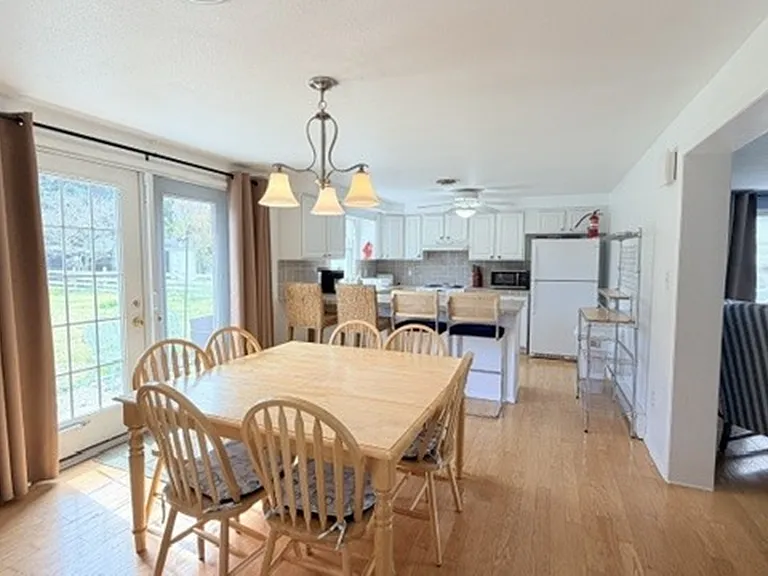 Dining Area to Kitchen