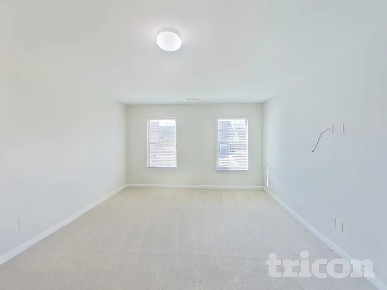 438 Lake Ridge Ln — Photo 6