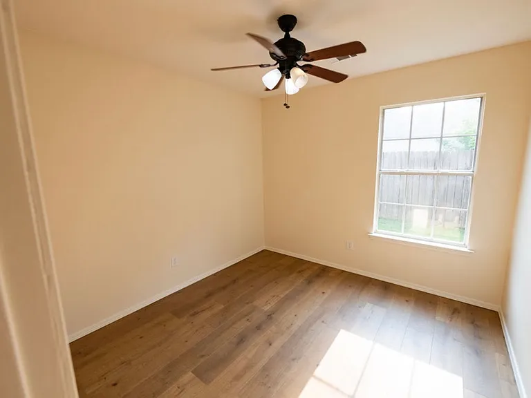 4172 Backus Ave — Photo 12