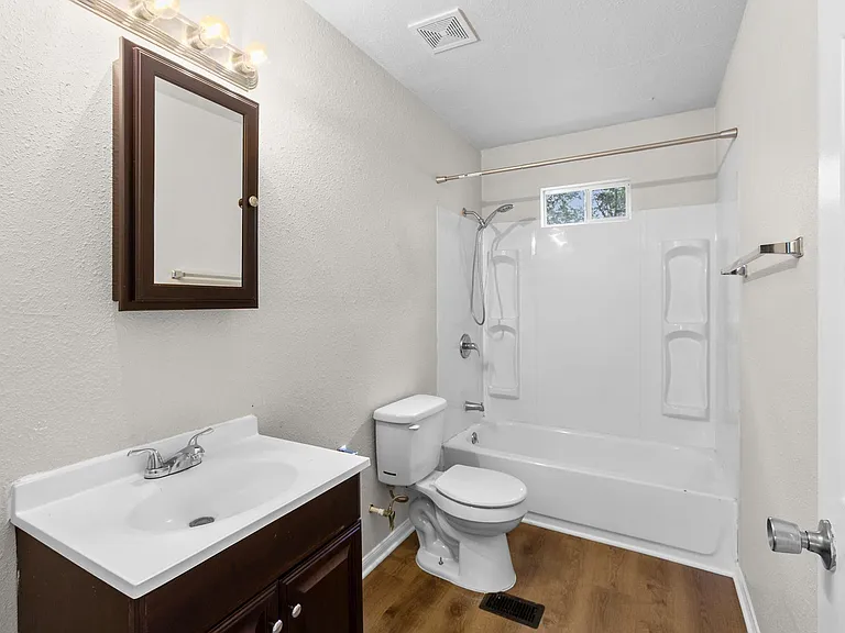 1628 Gordon St — Photo 15
