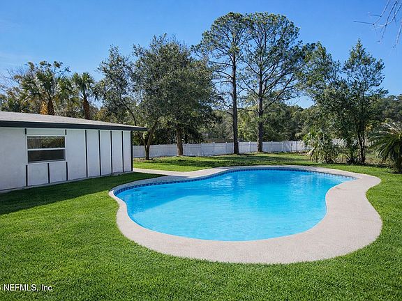 2nd image of 203 RIO Road