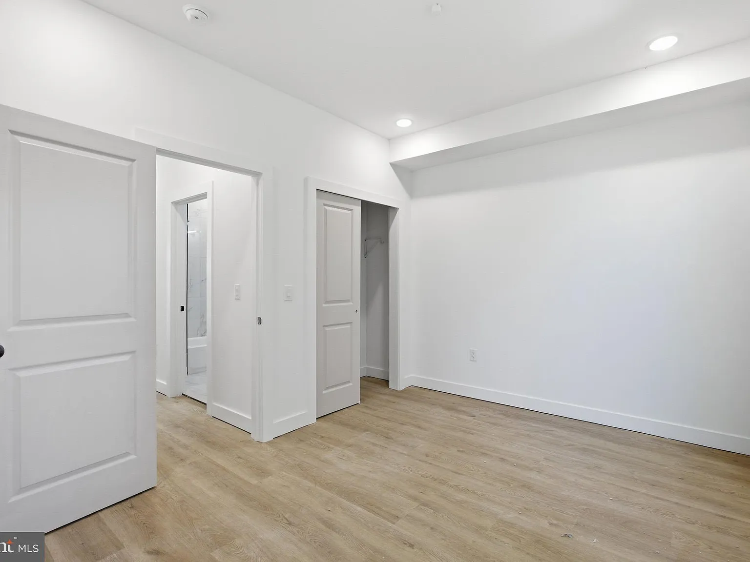 3 bed, $1,900 — Photo 3