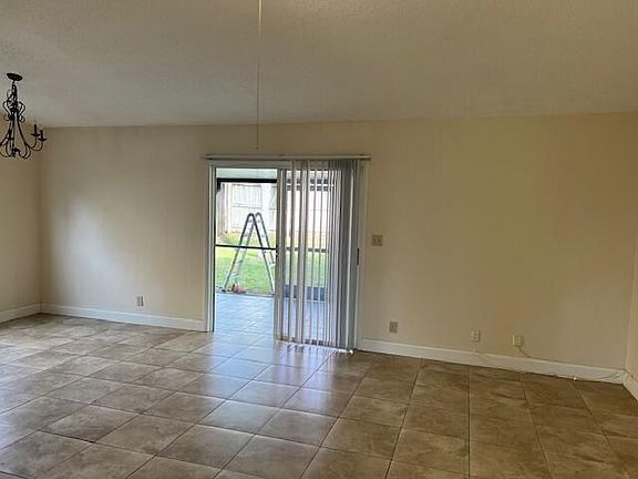 2nd image of 7 Misty Laurel Cir