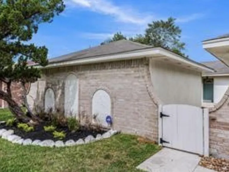13330 Cologne Dr — Photo 2