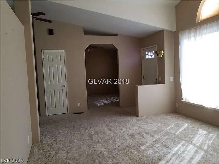 840 E Country Place Rd — Photo 2