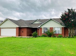920 N Park Cir, Greenwood, MS 38930