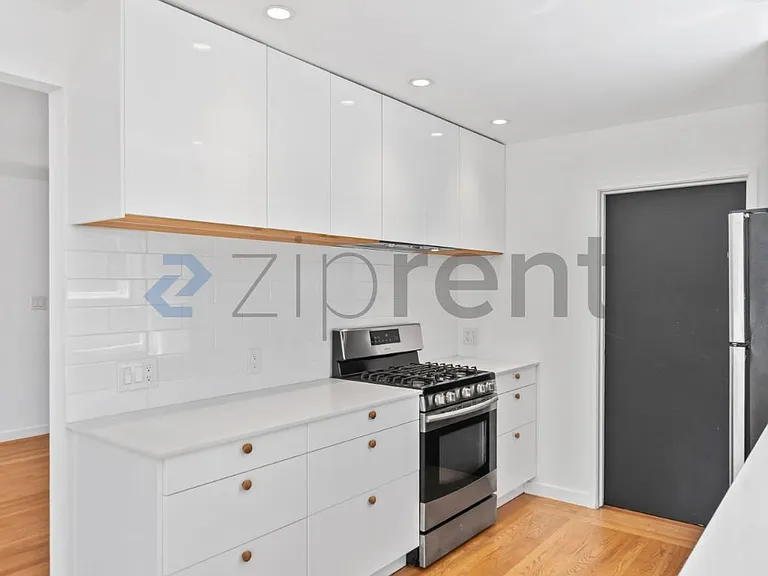 905 61st St #905 — Photo 12