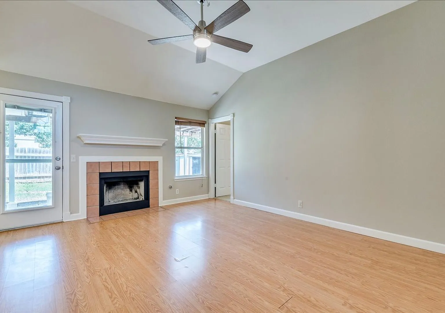 Charming 3-bedroom, 2-bath brick home in Historic Georgetown — Photo 3