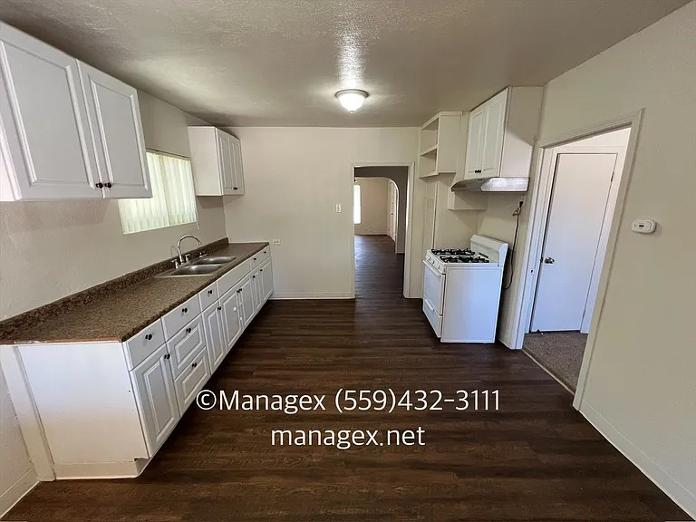 1129 E Brown Ave — Photo 6