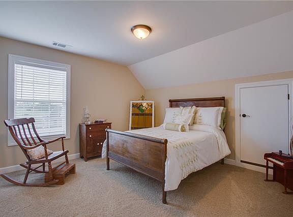 4th image of 2729 Presley Dr