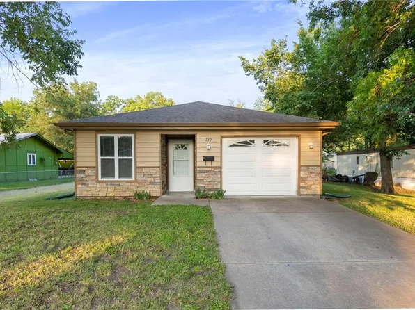 739 S Cypress St, Ottawa, KS 66067