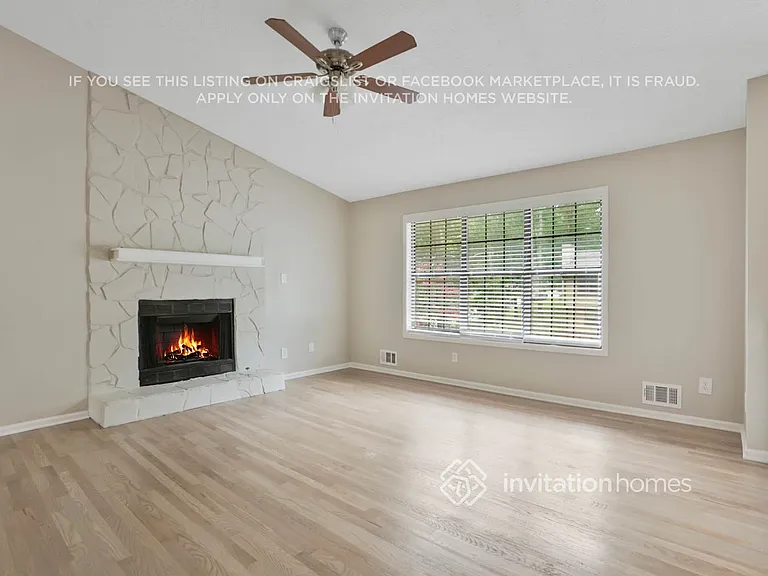 724 Pepperwood Ln — Photo 4