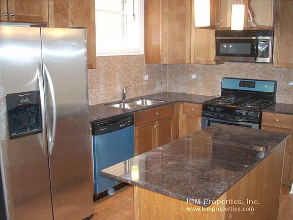 3rd image of 1039 W Newport Ave APT 3