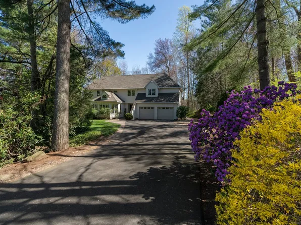 29 Pheasant Chase, West Hartford, CT 06117
