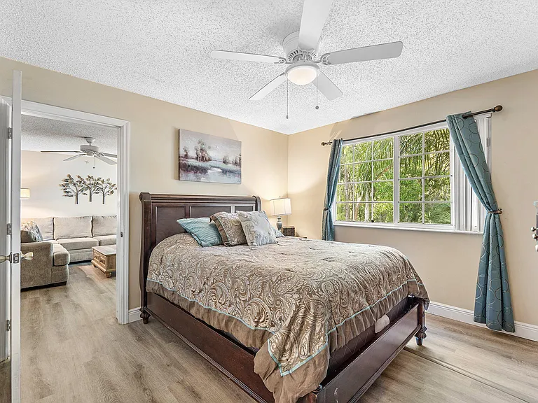 1000 Crestwood Ct S #1015 — Photo 11