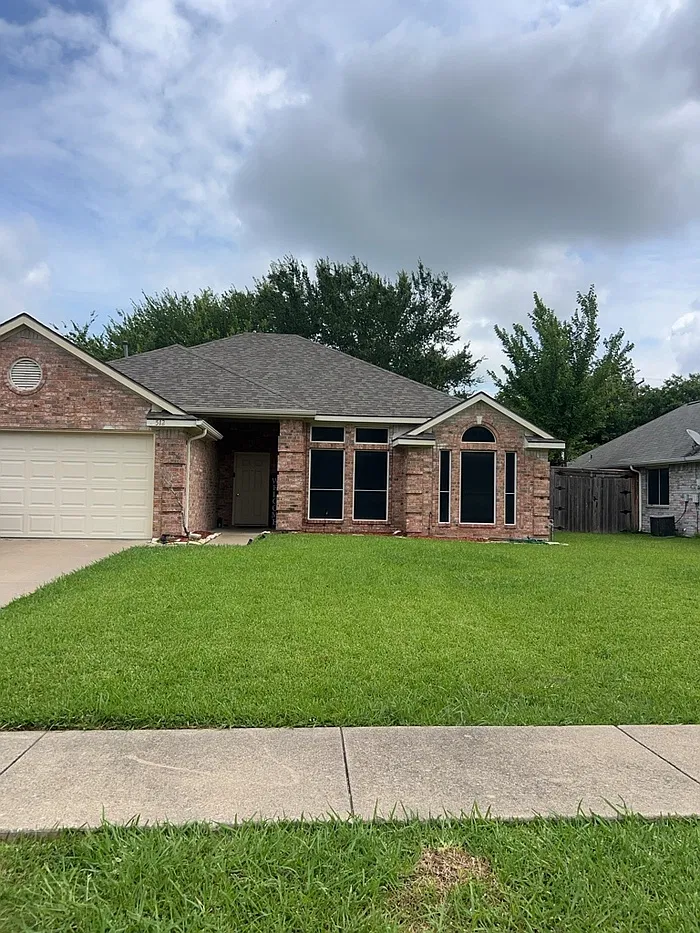 3 bed, 2.0 bath, 1560 sqft, $1,950 — Photo 1