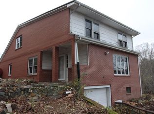 353 Greenbriar Rd, Hillsville, VA 24343