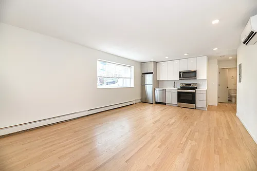 194 Hillside St #6 Photo 1