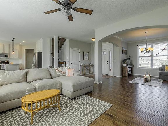 4th image of 5221 Meadowsweet Ln