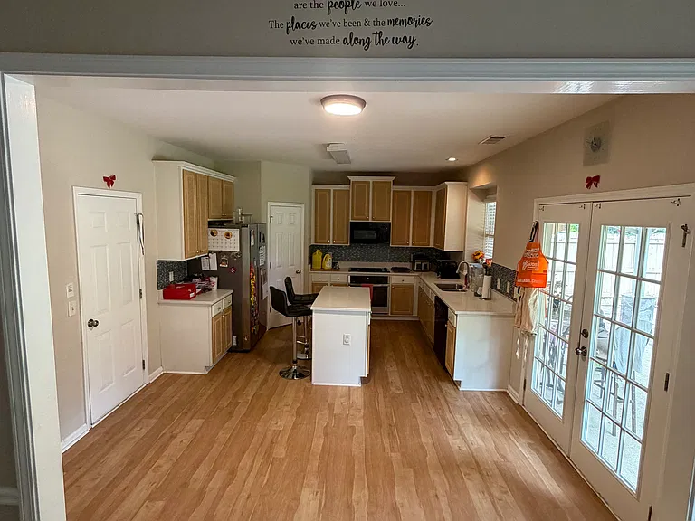 1019 Carroll Ct — Photo 3