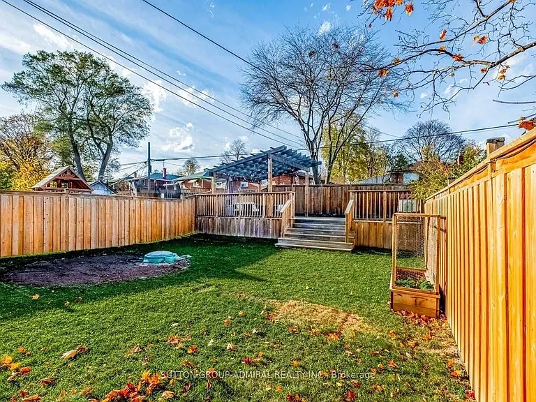 6 Fallowfield Rd #BASEMENT — Photo 8