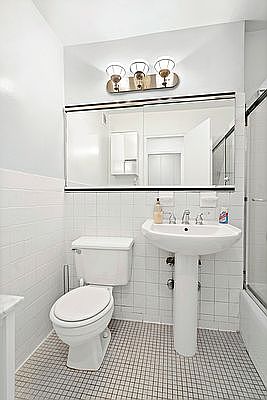 4th image of 7 E 14th St APT 426