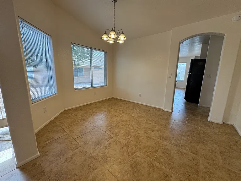 7815 S Wild Primrose Ave — Photo 15