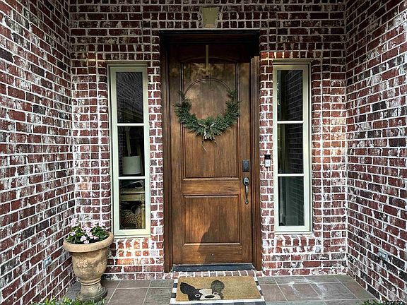 3rd image of 140 Red Oak Ct