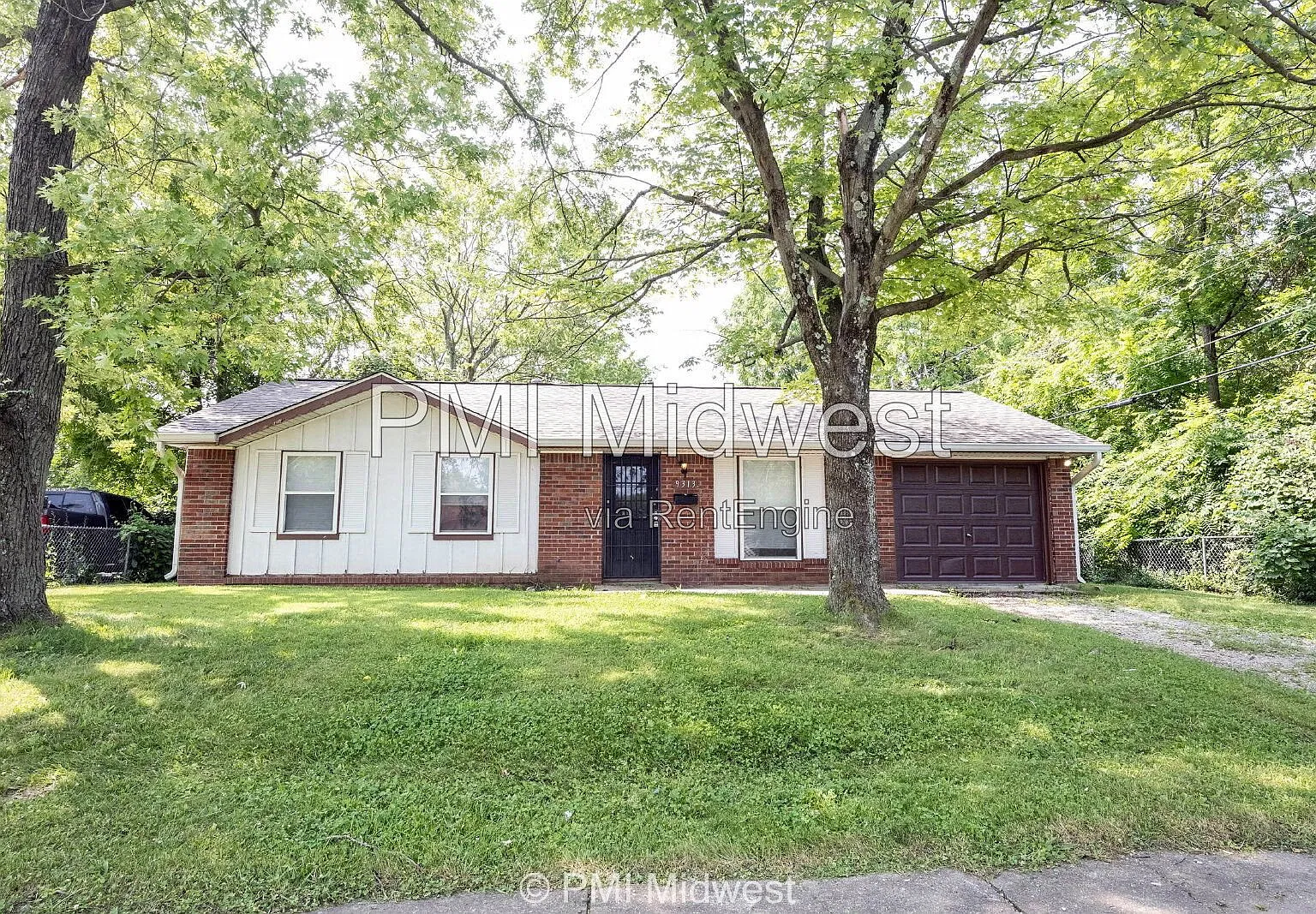 4 bed, 1.0 bath, 925 sqft, $1,379 — Photo 1