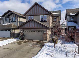 3825 Agar Grn SW, Edmonton, AB T6W0W9