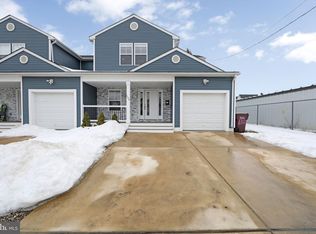 130 Kossuth St, Riverside, NJ 08075