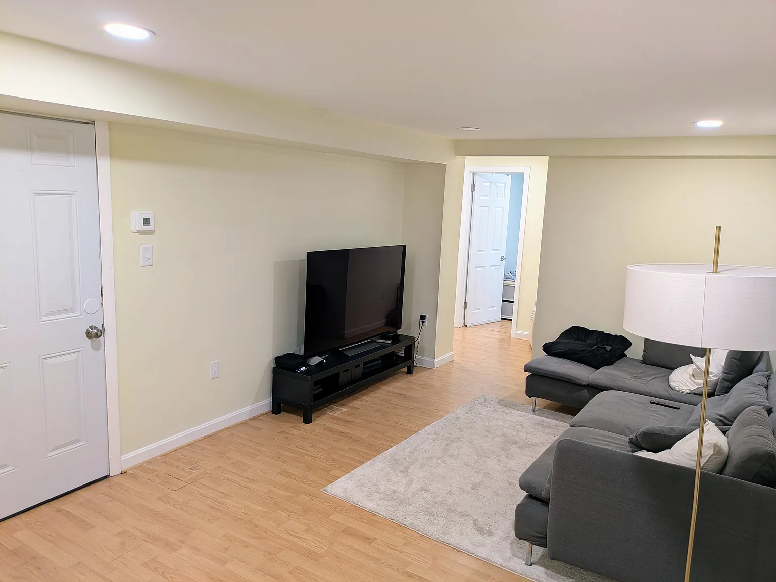 3 bed, 900 sqft, $3,390 — Photo 3
