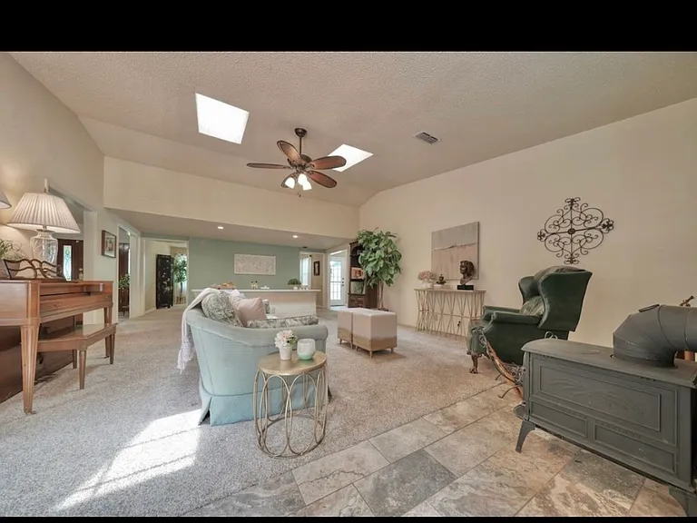 1379 Bridle Path Ln — Photo 17